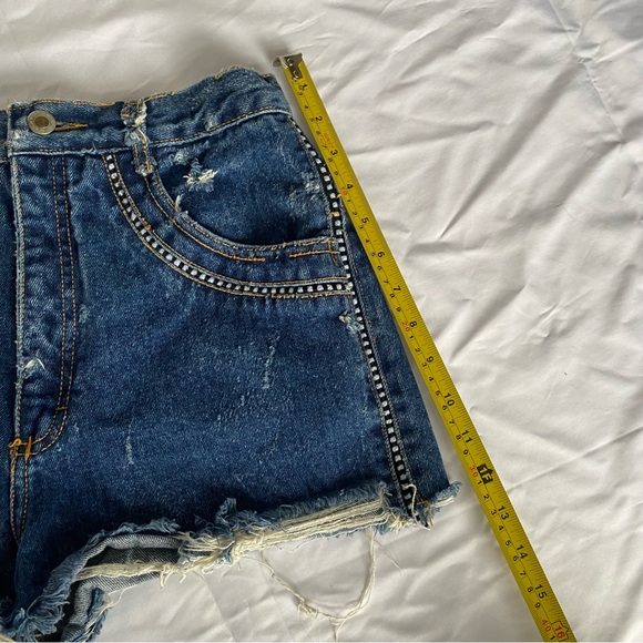 Vintage denim distressed Jean shorts - Picture 4 of 6